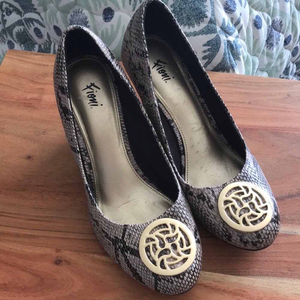 Fioni Faux-Snakeskin Wedge Pump